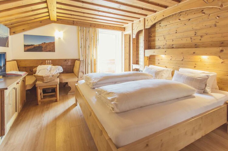 Doppelzimmer Comfort für Familien im Hotel Hohe Burg in Trins