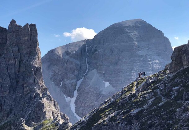 Felsige Berggipfel im Gschnitztal 