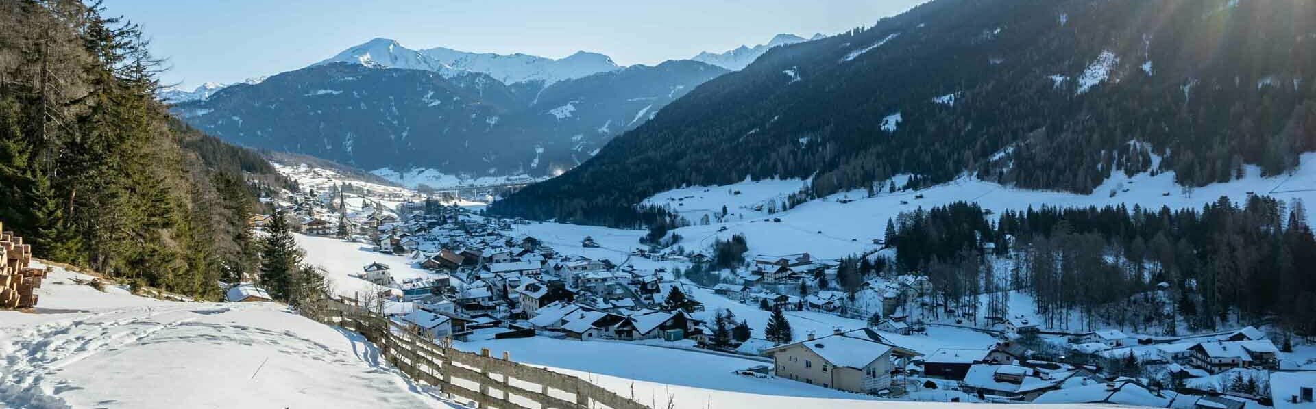 Blick ins verschneite Gschnitztal